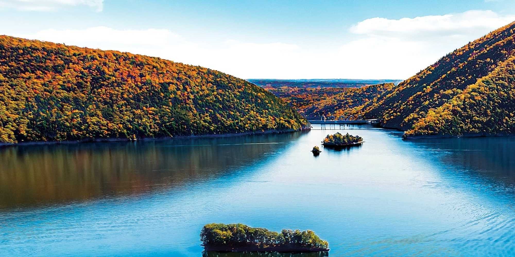 Image of Smith Mountain Lake in Virginia in the Roanoke area
